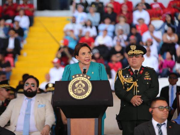 Xiomara Castro ofreció una cadena nacional desde el interior del Estadio Nacional “Chelato Uclés”.