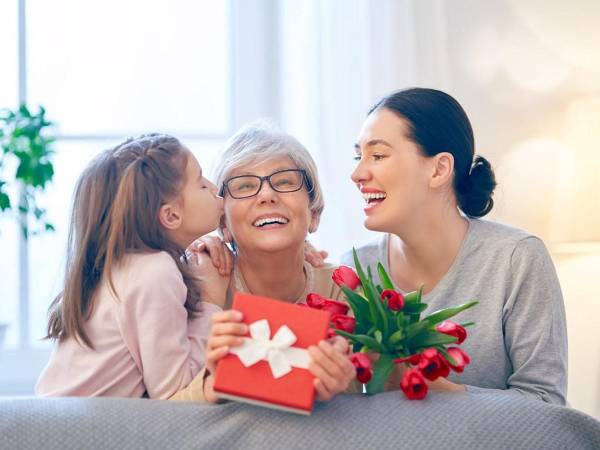 Lo más importante es que al momento de elegir qué regalarle a mamá pienses en ella, en sus gustos y cómo se sentirá con ese obsequio.