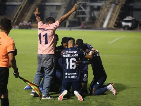 No se vio en TV: Rubilio Castillo se acerca a los 150 goles en Liga Nacional, el loco aficionado que celebró con el Motagua y el jugador de Génesis que se lamentó.