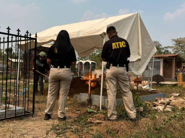 Un equipo del MP, la Fedcv, la ATIC y la Medicina Forense se encargó de la exhumación.