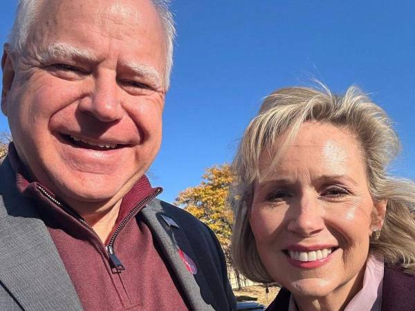 Gwen Walz, esposa del candidato a vicepresidente Tim Walz, es activista, madre y la principal asesora del político del partido demócrata. Es considerada la primera dama de Minnesota, por su labor activa en la comunidad tras que su esposo se convirtiera en gobernador.