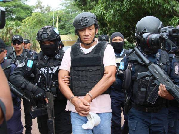 Capturado resultó el extraditable hondureño Sergio Mauricio Gonzáles, un capitán de barco que Costa Rica ha solicitado en extradición por tráfico de drogas, informó el secretario de Seguridad, Gustavo Sánchez. A continuación los detalles.