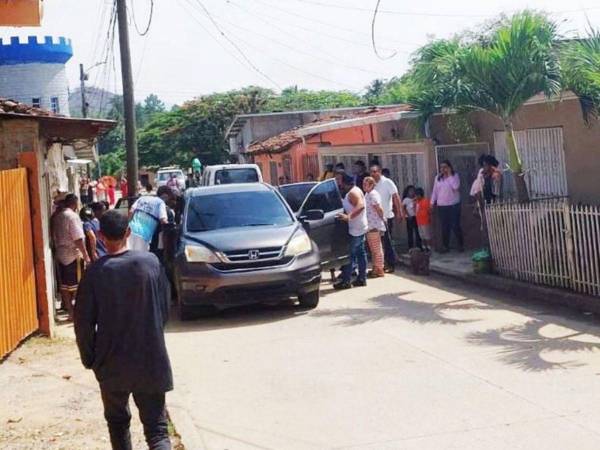 Vecinos de la localidad salieron de sus viviendas tras escuchar los disparos provenientes del taller donde trabajaba Calix.