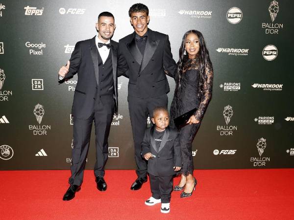 La alfombra roja del Balón de Oro 2024: Las mejores imágenes de la llegada de los jugadores con sus hermosas parejas, los insultos y abucheos en las afueras y los trajes más feos y raros de la gala