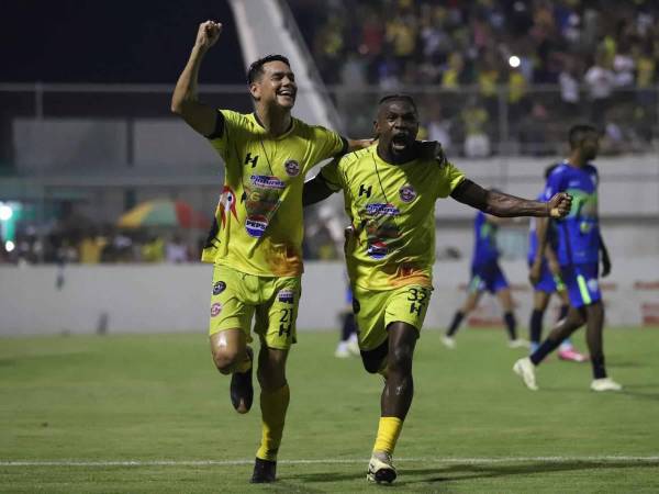 Roberto Moreira marcó de penal y pone a ganar a Génesis FC ante Olancho FC.