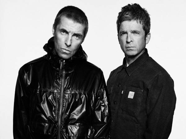 Los músicos y hermanos británicos Noel y Liam Gallagher han dejado atrás un distanciamiento de 15 años al anunciar hoy el reencuentro de su banda de brit pop Oasis, que formaron en 1991 en su natal Mánchester, con 14 actuaciones en 2025. A continuación, los detalles.