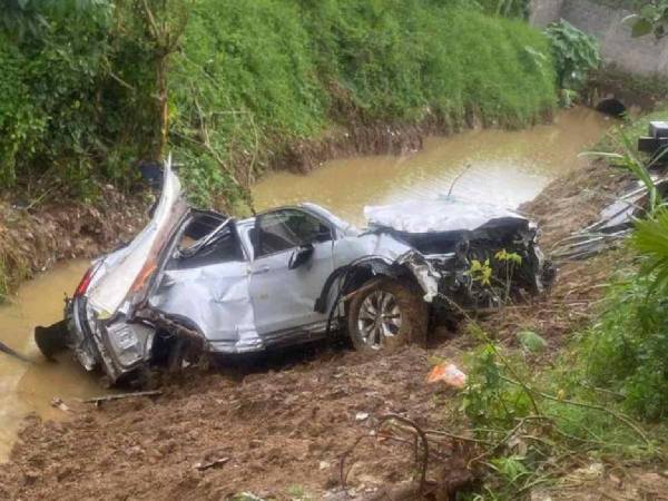 Así quedó el vehículo donde se transportaba el jugador del Olimpia.