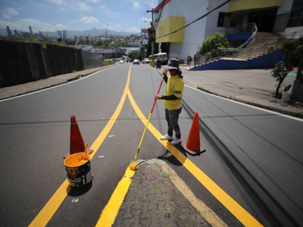 Alcaldía señaliza espacios para mejorar el tráfico vehicular tras campaña “Ruede seguro”