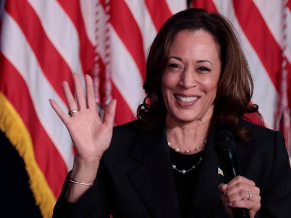 La vicepresidenta Kamala Harris, que ya sucedería a Joe Biden en caso de muerte o incapacidad, está muy bien situada para ser la elegida por los demócratas y hoy ha recibido el respaldo de Biden para que ella asuma la candidatura por la reelección presidencial de los demócratas.