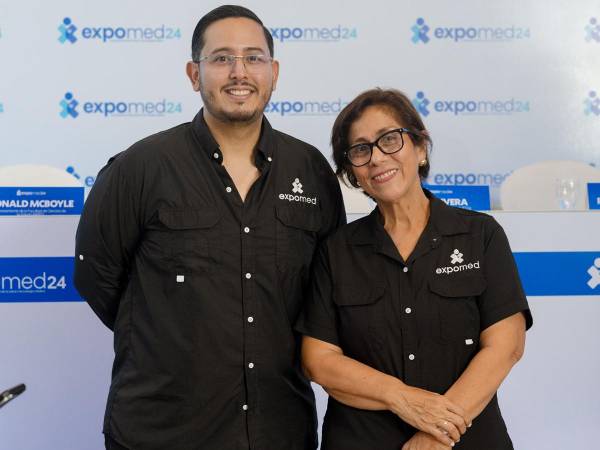 <i>Los organizadores de ExpoMed 2024: ingeniero Nino Rivera y la doctora Lizette Ventura.</i>