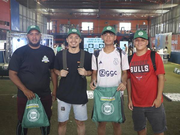 <i>Los albañiles hondureños disfrutan de emocionantes partidos de fútbol durante la celebración patrocinada por Cementos Bijao.</i>