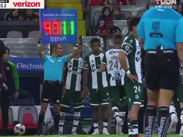 Choco Lozano entró de cambio al minuto ´66 ante el Atlas en la Liga MX.