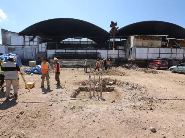 Las nuevas instalaciones del mercado San Isidro avanzan un 30% y se espera que termine a finales de 2025, según la Alcaldía Municipal.