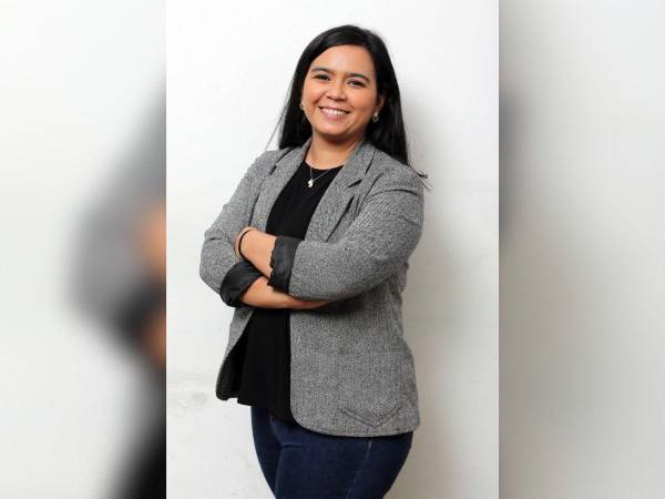 Nicolle López es graduada en la Universidad Nacional Autónoma de Honduras, bilingüe y tiene experiencia en el abordaje de temas políticos a nivel nacional e internacional.