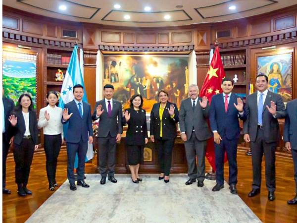 La presidenta Castro recibió a la vicecanciller china el 13 de agosto y su delegación.