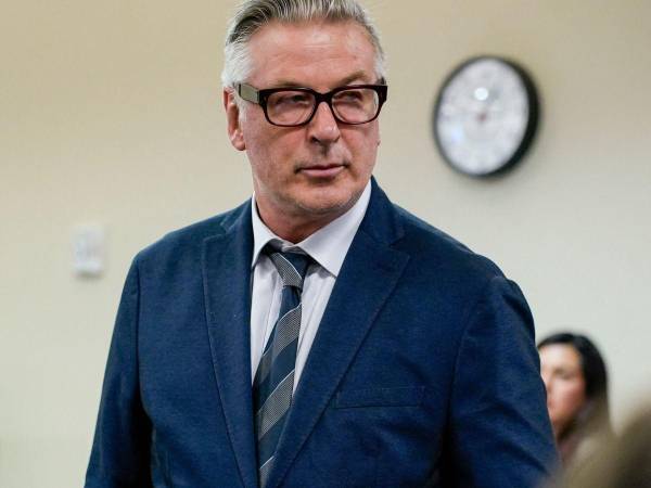 Alec Baldwin podría enfrentar 18 meses de cárcel de ser hallado culpable de disparale a Halyna Hutchins.