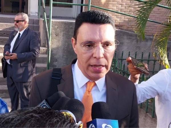 Dagoberto Aspra, abogado de “Papi a la Orden”, presentará un escrito ante el juez previo al inicio de la audiencia de Asfura.