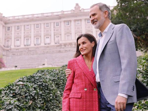 El rey Felipe VI y la reina Letizia de España celebran este miércoles 20 años de matrimonio. A lo largo de los años han cultivado una imagen muy alejada de los escándalos de la era Juan Carlos, con la que han buscado modernizar a la monarquía española.