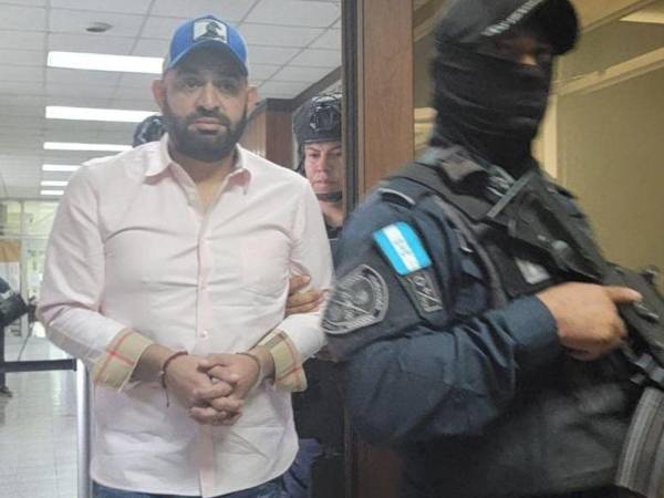 Alias “Cubeta” llegó fuertemente custodiado por agentes Cobras.