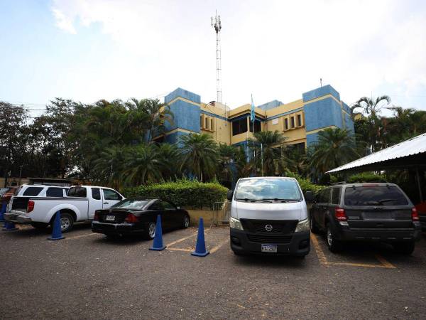 En las instalaciones de la DNVT en la colonia San Ángel y en el Centro de Capacitación Vial en al aldea Las Casitas se está atendiendo con normalidad.