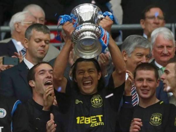 Roger Espinoza jugó en el Sporting Kansas City y Wigan de Inglaterra.