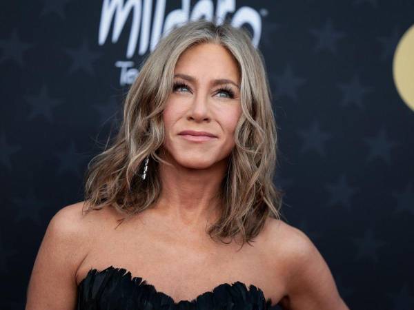 Aniston se une a figuras como Leonardo DiCaprio, Bad Bunny, y Billie Eilish en el apoyo a la candidatura demócrata.