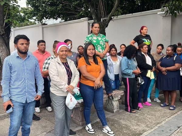 Los manifestantes esperan reunirse con una autoridad de gobierno para así notificarle de la problemática que viven en el proyecto habitacional.