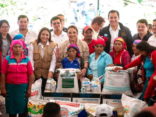 La presidenta Xiomara Castro entregó el bono tecnológico productivo en San Francisco de Opalaca, Intibucá y anunció la construcción de la represa hidroeléctrica El Tablón, que estará ubicada en Quimistán, Santa Bárbara.