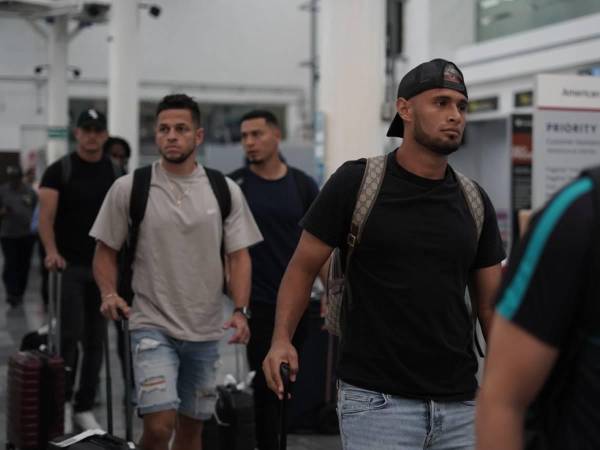 El lunes por la mañana llegaron los jugadores del Motagua y Olancho a San Pedro Sula en un vuelo desde Tegucigalpa, los del Olimpia lo hicieron vía terrestre.