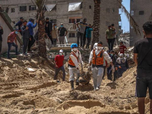 Desde abril se han descubierto varias fosas comunes en tres hospitales de Gaza.