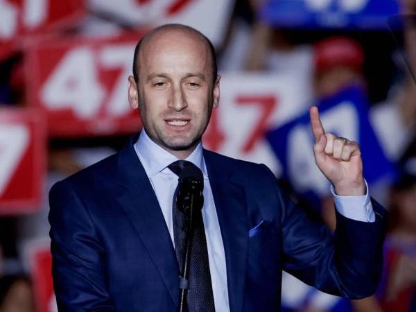 Stephen Miller será el subdirector de política de la Casa Blanca.