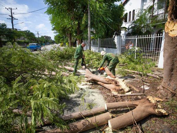 Rafael causó estragos en Cuba, donde hubo decenas de derrumbes por los fuertes vientos.