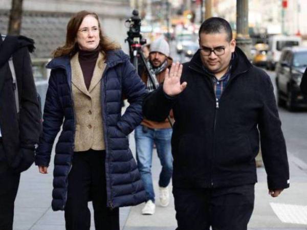 La asistente del fiscal general, Walleska Zavala, y el jefe de la Fiscalía Especial contra el Crimen Organizado, David Amaya, forman parte de la delegación que viajó a Nueva York.