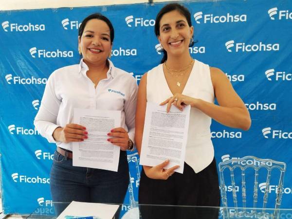 La firma de la alianza se realizó entre Telma Sevilla, representante de Mujeres Adelante Ficohsa y Jimena Zepeda, gerente Administrativo de Metropolis.