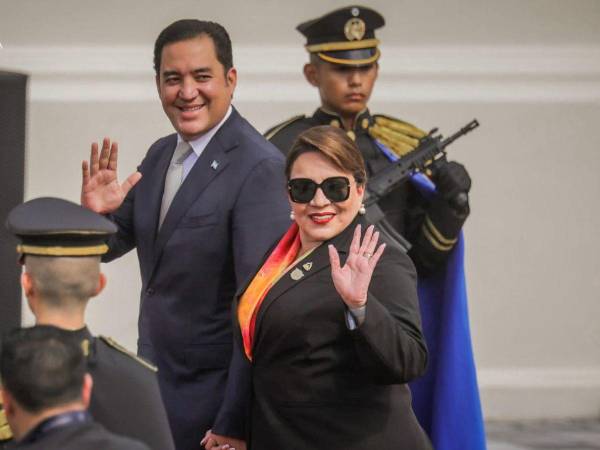 La presidenta Xiomara Castro lució bastante sobria durante su participación en la ceremonia de investidura del presidente Nayib Bukele en San Salvador, El Salvador. Aquí las imágenes de su look.