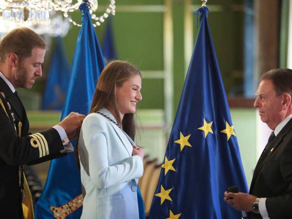 Dos reconocimientos recibió la princesa Leonor a su regreso a Asturias. Aquí las imágenes de su nombramiento.