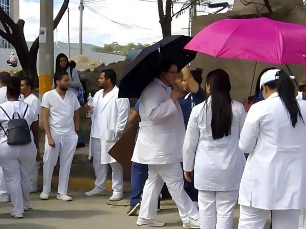 Desde la semana pasada, los estudiantes de medicina de la Unicah fueron notificados sobre la suspensión de su beca.