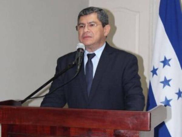 El exministro Leonel Ayala está prófugo de la justicia hondureña.