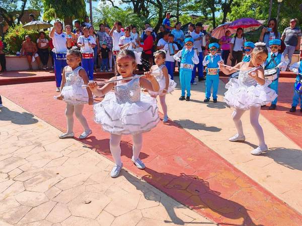 El Jardín de Niños Felicita de Marcia, fundado en 1979 por la profesora María Felicita de Marcia, quien gestionó la creación de este importante centro educativo de prebásica, se lució en los desfiles. Este día sus alumnos formaron parte de la fiesta en honor a la Patria.