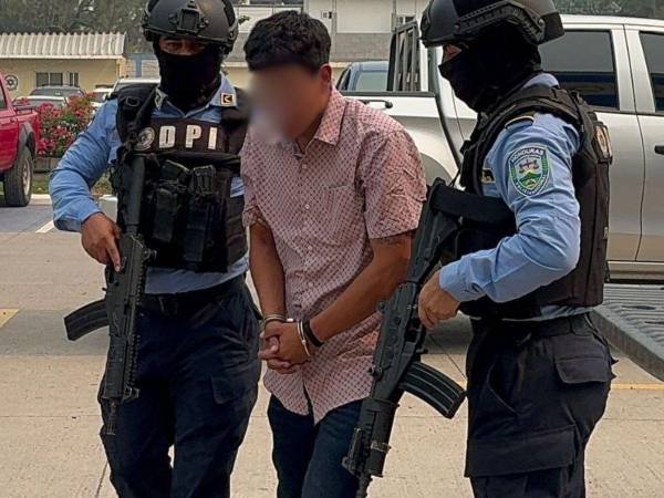 El joven Dickson Alberto Rivera Osorto tiene 23 años y es de oficio guardia de seguridad.