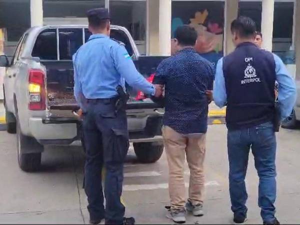 Los cuerpos de las tres víctimas fueron encontrados por pobladores durante una feria patronal local.