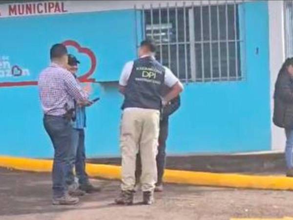 El equipo de “alto perfil” nombrado por la Dirección Policial de Investigación (DPI) llegó a la Alcaldía Municipal para iniciar a recopilar pruebas y dar con el paradero de los responsables.