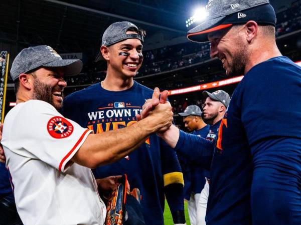 Mauricio Dubón ha tenido un gran desempeño con los Astros desde sus llegada.