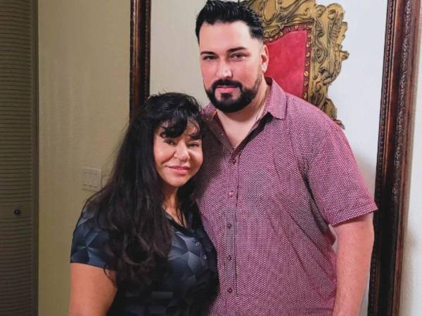 Ana Maldonado junto a su esposo el pastor Alain.