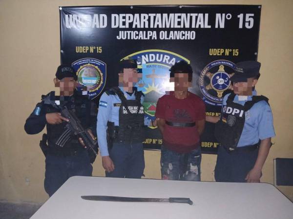 El responsable del crimen fue arrestado por agentes policiales pocos minutos después del hecho.