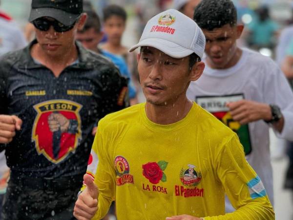 El influencer y filántropo japonés radicado en Honduras, Shin Fujiyama, ha llamado la atención del público no solo por sus iniciativas altruistas, sino también por su peculiar cantidad de “hijos”.