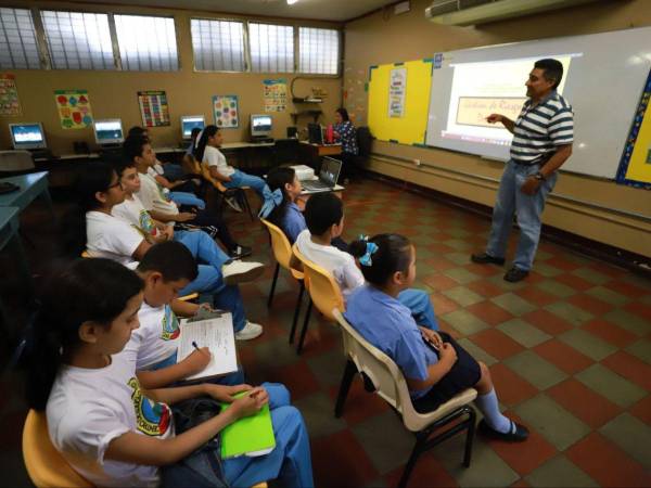 Más de 52,000 jóvenes y hemos marcado a 86 centros educativos en la ciudad capital