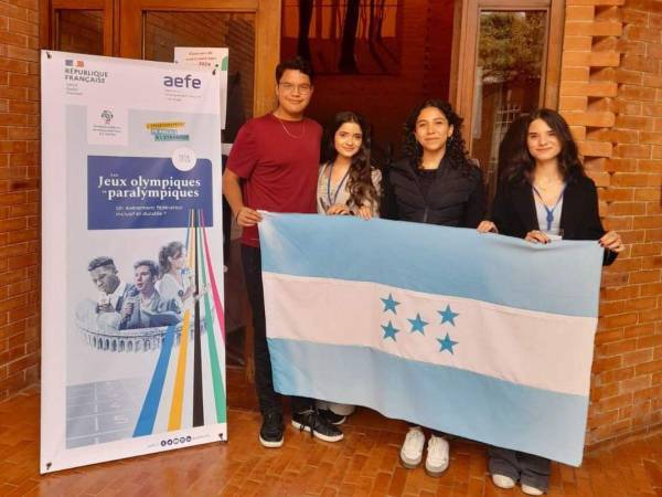 El equipo hondureño quedó en el primer lugar del concurso regional, destacándose por su habilidad y elocuencia en la defensa de sus argumentos.