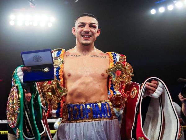 Teófimo López defendió con éxito su campeonato de peso superligero de la OMB la noche del sábado 29 de junio, alargando su invicto. A continuación, más detalles.