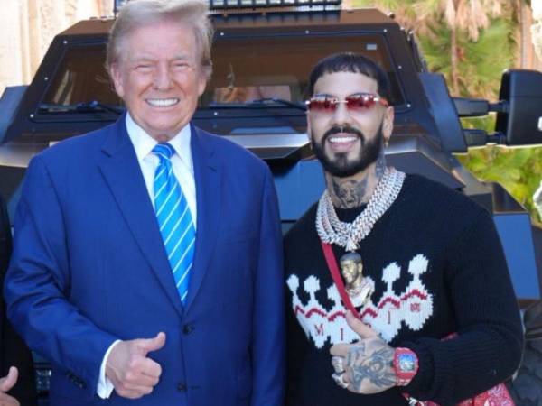 El cantante puertorriqueño Anuel AA se unió a la lista de famosos que han demostrado su apoyo incondicional a Donald Trump y le han pedido a sus fanáticos el voto para el candidato republicano. Anuel afirmó en un mitín en Pensilvania que Trump es el mejor líder que ha tenido Estados Unidos.